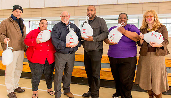 Benedetto Distributes Turkeys To TN Houses