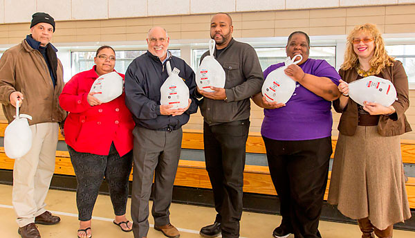 Benedetto Distributes Turkeys To TN Houses