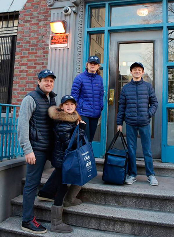 Family Serves Thanksgiving Meals To South Bronx Homebound