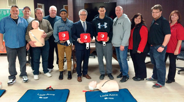 Defibrillator training offered to little leagues