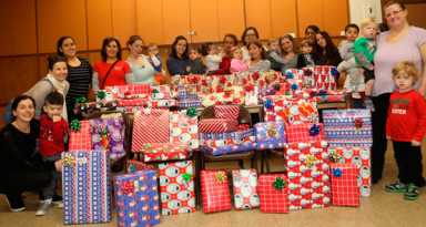 OLA Parenting distributes gifts
