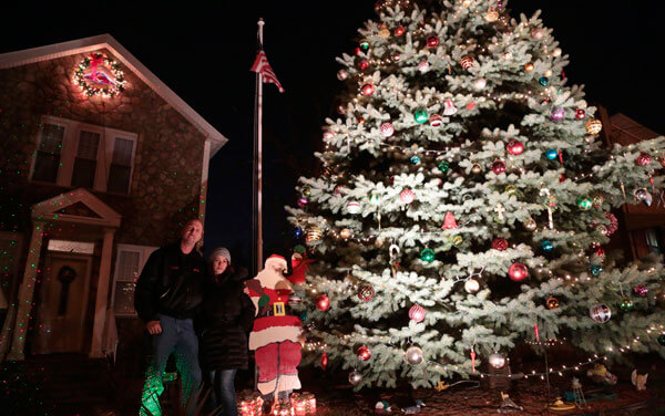 Wilcox Avenue Tree Brightens Throggs Neck This Holiday Season