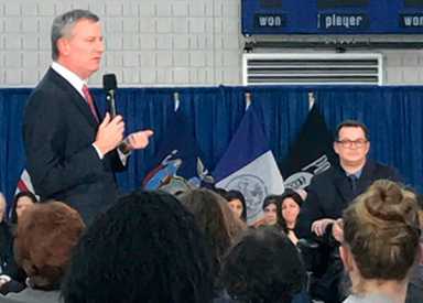 Mayor discusses ed issues at town hall meeting