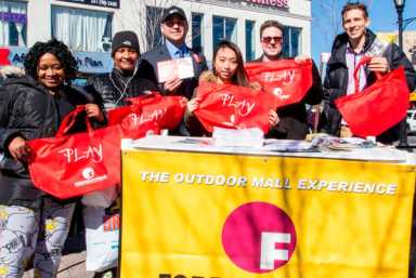 Fordham BID Organizes Free Tote Bags