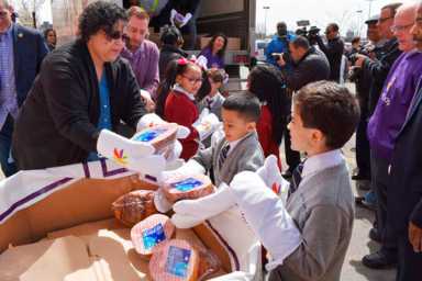 Stop & Shop, pastors sponsor Easter ham giveaway