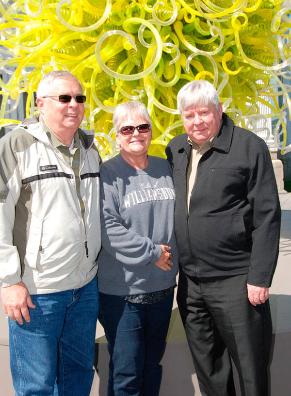 NYBG Exhibits Chihuly Artwork