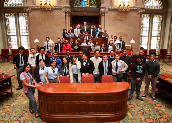 Senator Rivera, Students Visit Legislature