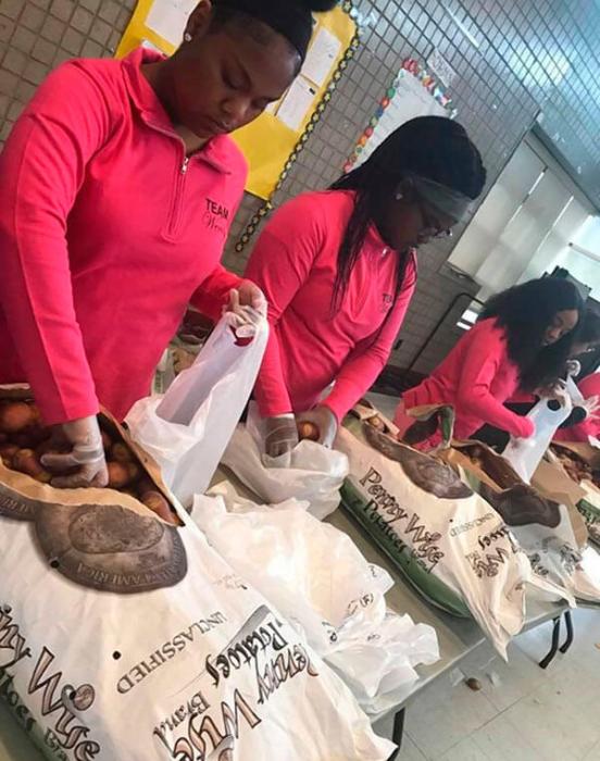 NYC food pantries quickly a hot spot for food shoppers amid 40