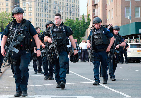 Bronx-Lebanon shoot’g shocker/Former staffer kills doctor, self; injures 6