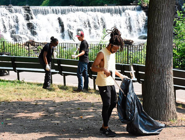 30-a-bxrivercleanup-2017-07-28-bx02_z