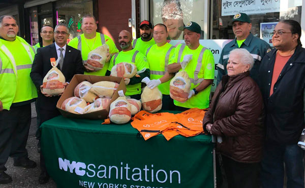 Sepulveda, DSNY Distribute Turkeys