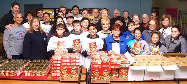 MP Kiwanis, VMA Students Distribute Thanksgiving Dinner