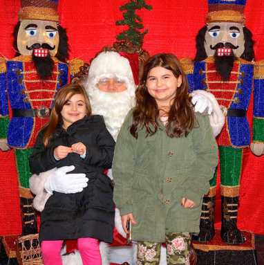 Santa Visits Throggs Neck Shopping Center|Santa Visits Throggs Neck Shopping Center