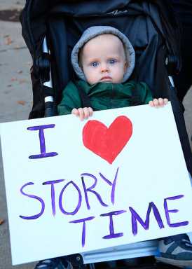 Mosholu Library protest focuses on children’s librarian vacancies|Mosholu Library protest focuses on children’s librarian vacancies