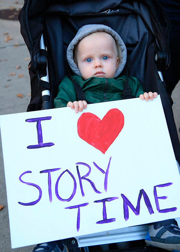 Mosholu Library protest focuses on children’s librarian vacancies|Mosholu Library protest focuses on children’s librarian vacancies