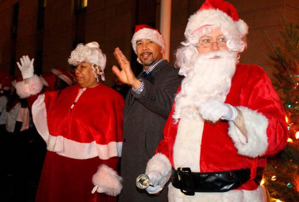 Diaz Hosts Borough’s Tree Lighting