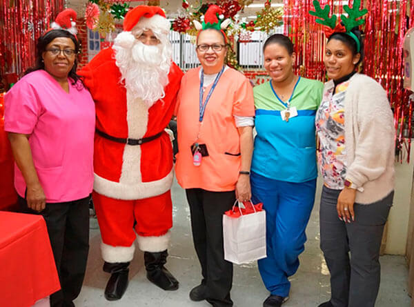 Santa Visits Pel Pkway Nursing Home