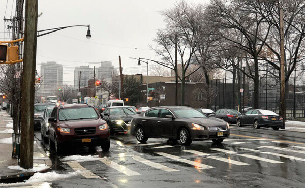 Traffic Plan Faces Delays/Morris Park Ave.’s road ‘diet’ not too popular