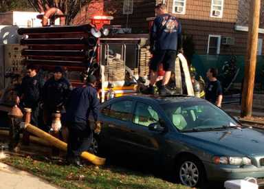 Blocked fire hydrant results in 3 injuries during blaze|Blocked fire hydrant results in 3 injuries during blaze