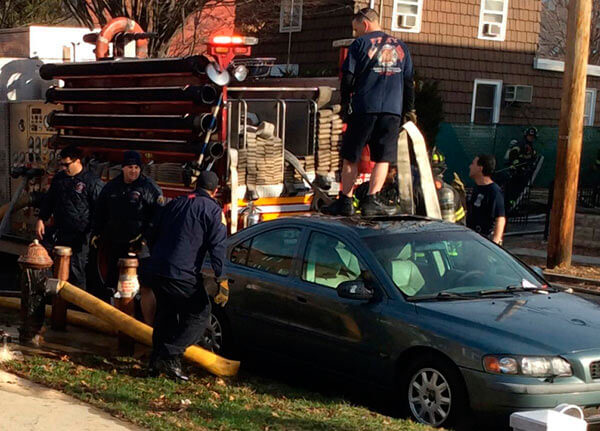 Blocked fire hydrant results in 3 injuries during blaze|Blocked fire hydrant results in 3 injuries during blaze