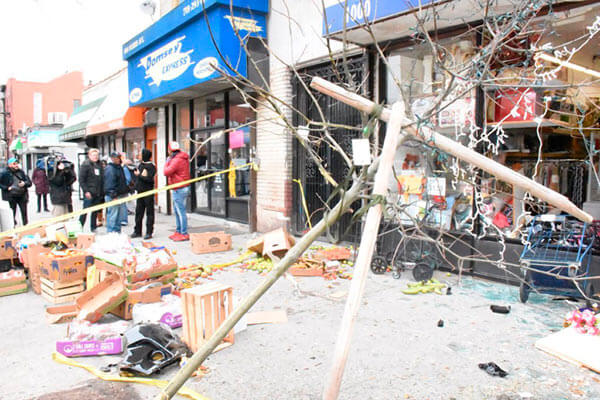 Car Slams Into Department Store|Car Slams Into Department Store