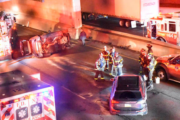 2 Vehicles Collide On Cross Bx. Expwy