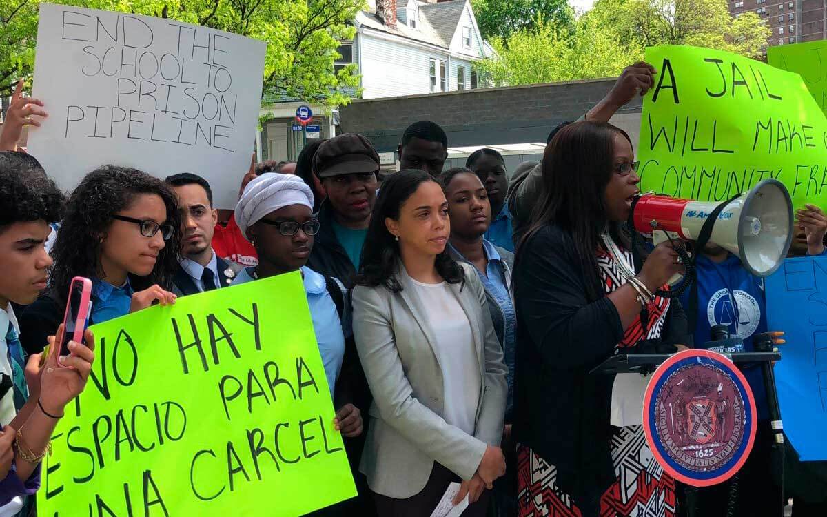 Protesters decry jail proposal/Mayor announces inmate plan for 161st Street