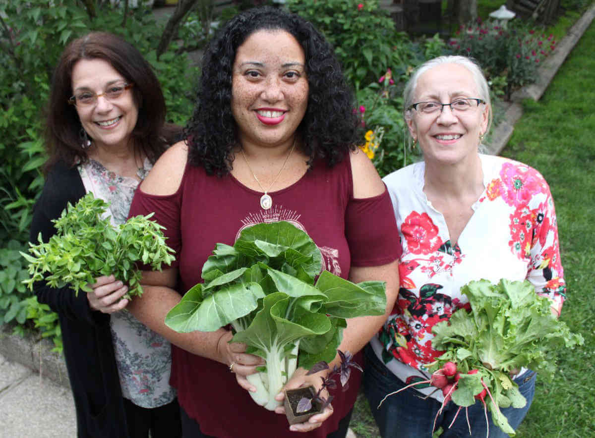 Throggs Neck farmers market kicks off on Tues., June 12