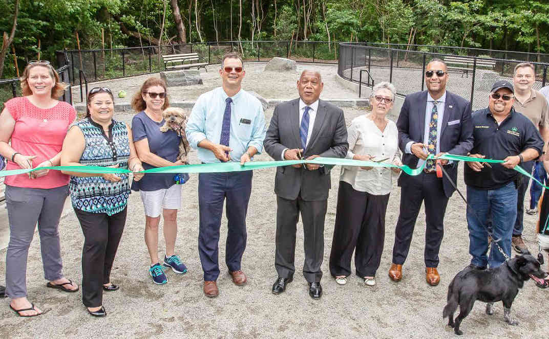 Woodlawn dedicates dog run in Van Cortlandt Park