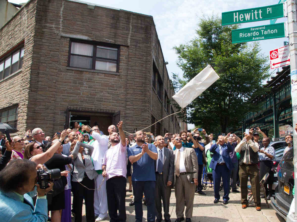 Street renamed for Iglesia Cristiana Juan 3:16 founder – Bronx Times