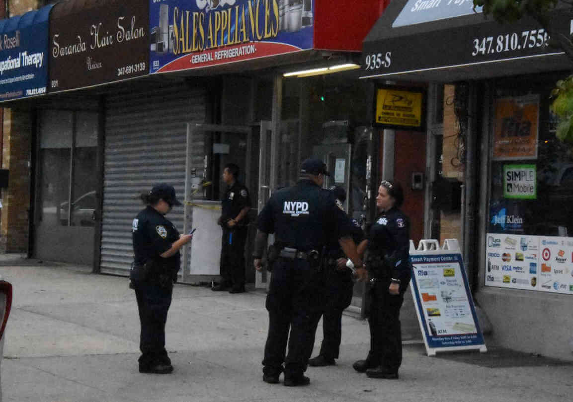 Morris Park appliance store robbed of $90,000 at gunpoint