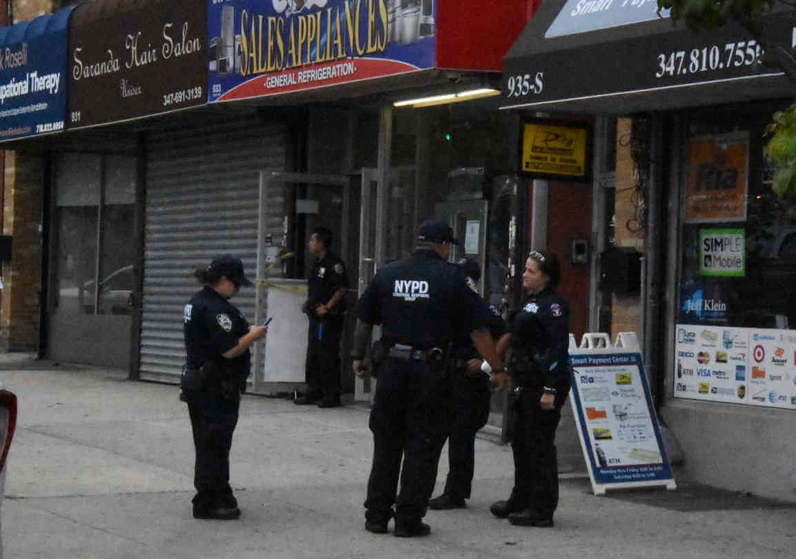 Morris Park appliance store robbed of $90,000 at gunpoint