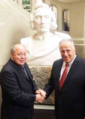 Signorile Helps Columbus Citizens Foundation