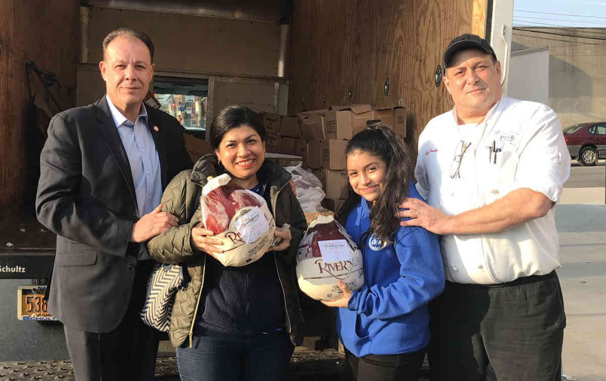 Gjonaj Distributes Thanksgiving Turkeys