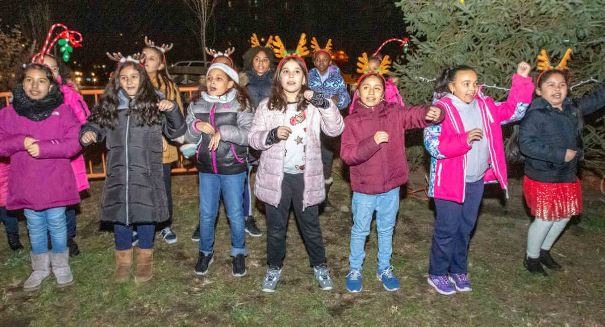 Gjonaj Hosts Pelham Parkway Tree Lighting|Gjonaj Hosts Pelham Parkway Tree Lighting