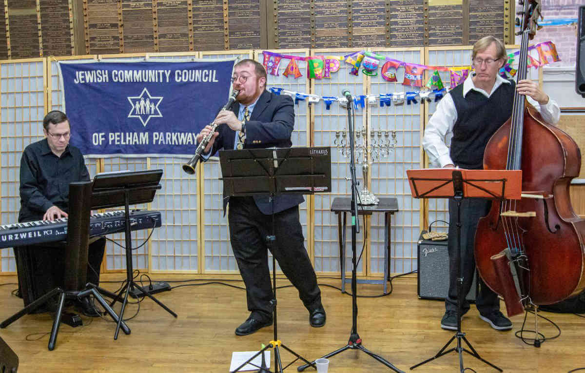 Young Israel Holds Chanukah Party, Concert|Young Israel Holds Chanukah Party, Concert
