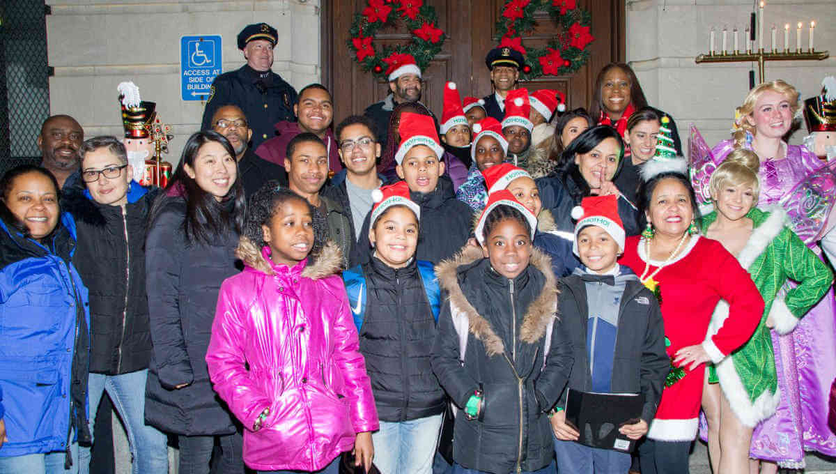 42nd Pct. Hosts Christmas Tree Lighting|42nd Pct. Hosts Christmas Tree Lighting