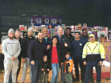 Crespo Attends Union Carpenters Toy Drive