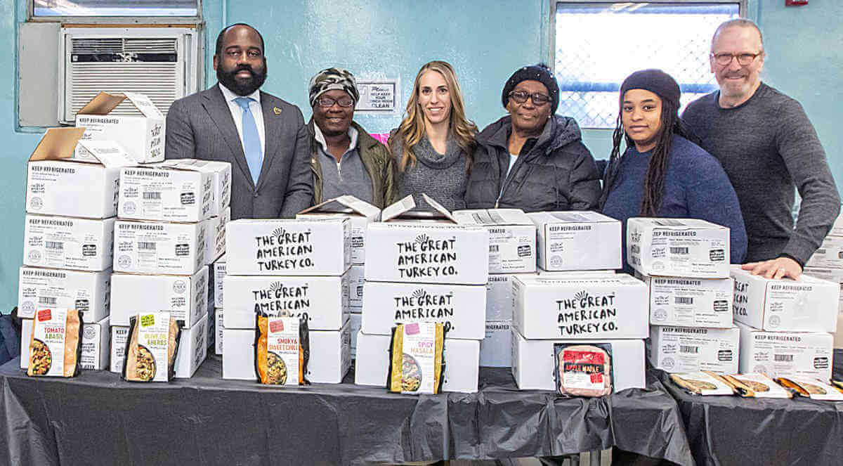 FreshDirect Donates Holiday Food To S. Bronxites|FreshDirect Donates Holiday Food To S. Bronxites