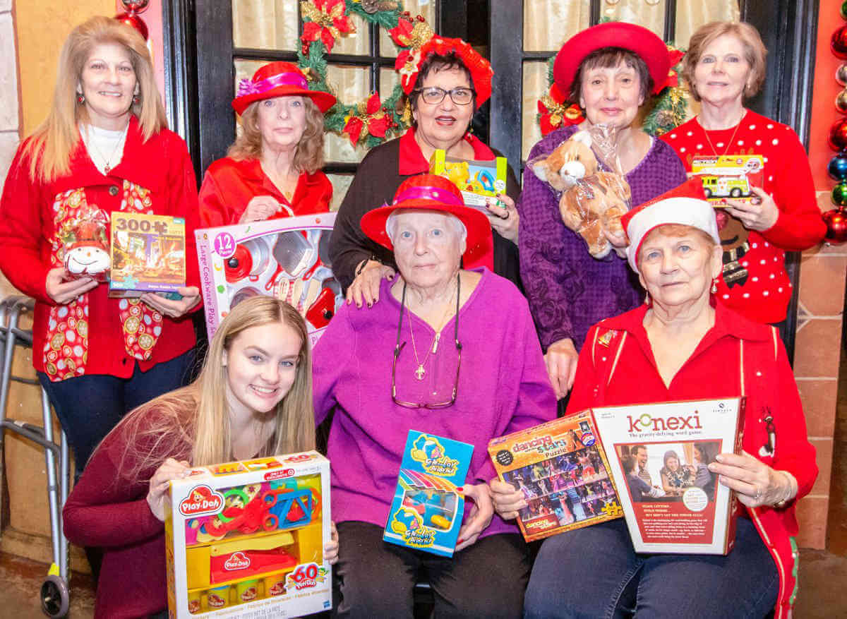 Red Hat Roses Donate Toys To Engine 89/Ladder 50