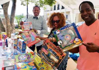 King Distributes Toys to Virgin Is. Kids