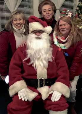 Santa Attends VNNA Christmas Tree Lighting