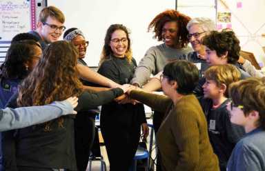 Hundreds paint MLK’s lasting memory on schoolhouse walls|Hundreds paint MLK’s lasting memory on schoolhouse walls|Hundreds paint MLK’s lasting memory on schoolhouse walls