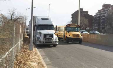 NYPD tickets Bruckner Blvd.’s illegally parked 18-wheelers|NYPD tickets Bruckner Blvd.’s illegally parked 18-wheelers