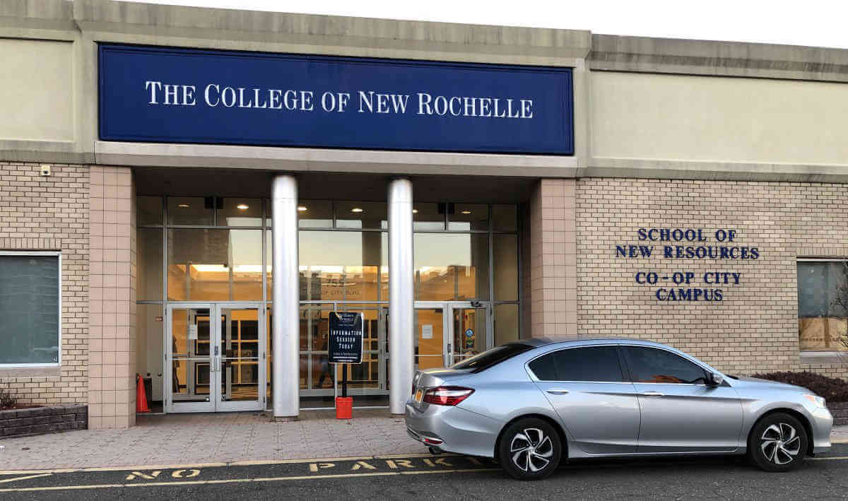 Mercy College student swell/Absorbs failed sister school, College of New Rochelle