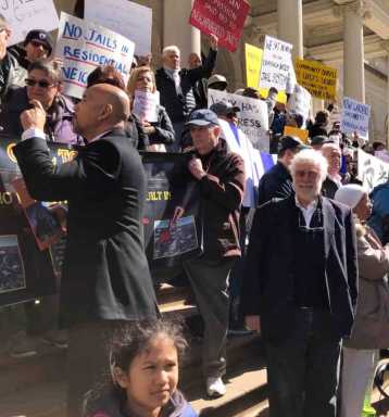 Diaz, others protests Mott Haven jail on City Hall steps