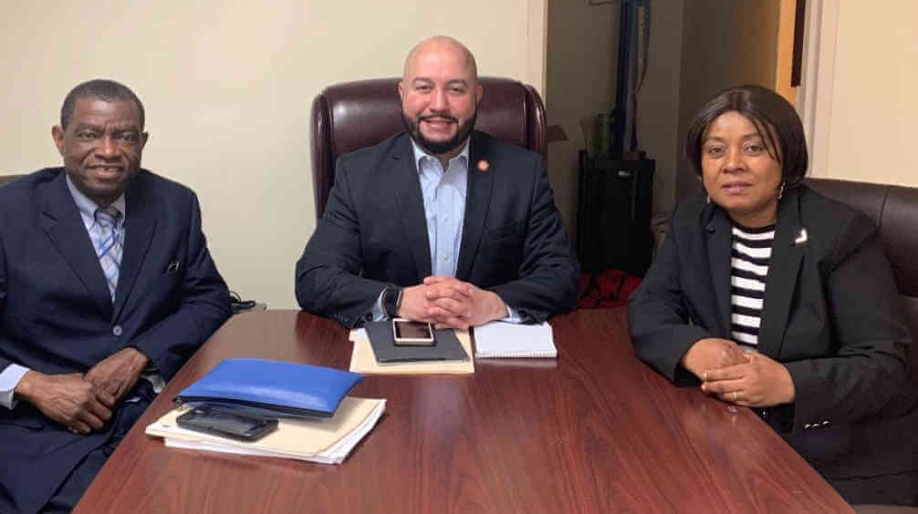 Salamanca Meets With Community Leaders