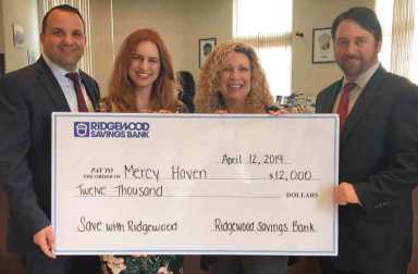 Ridgewood, Islanders Make Donations|Ridgewood, Islanders Make Donations