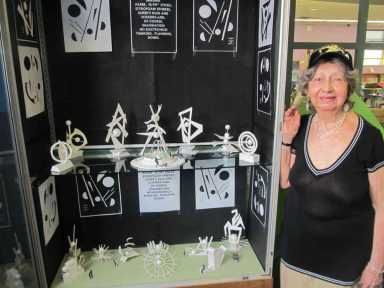 Artist, 91, inspires youngsters to challenge creative side