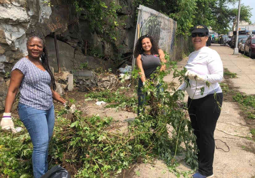 Fernandez Co-Hosts Parkside Clean Up Day